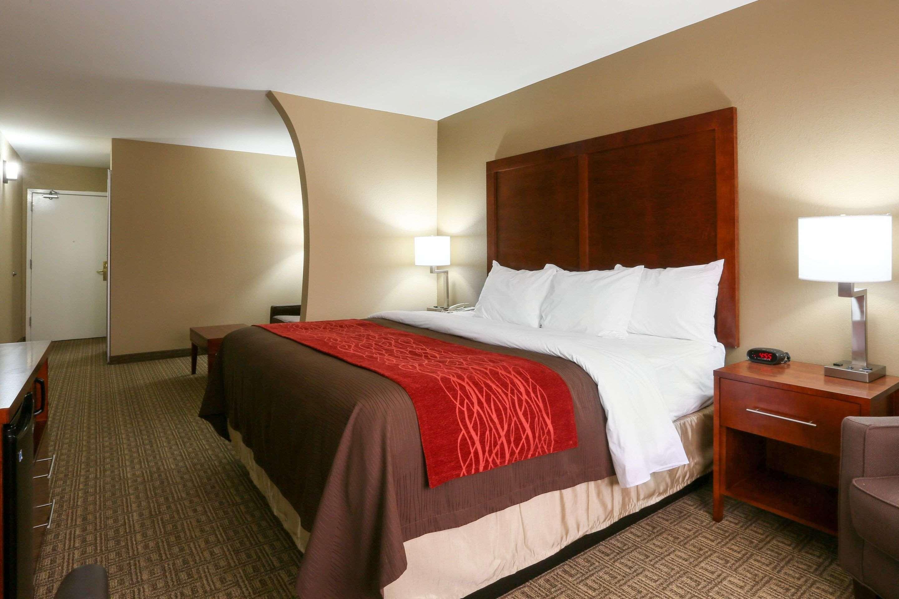 Comfort Inn & Suites Leeds I-20 Екстериор снимка