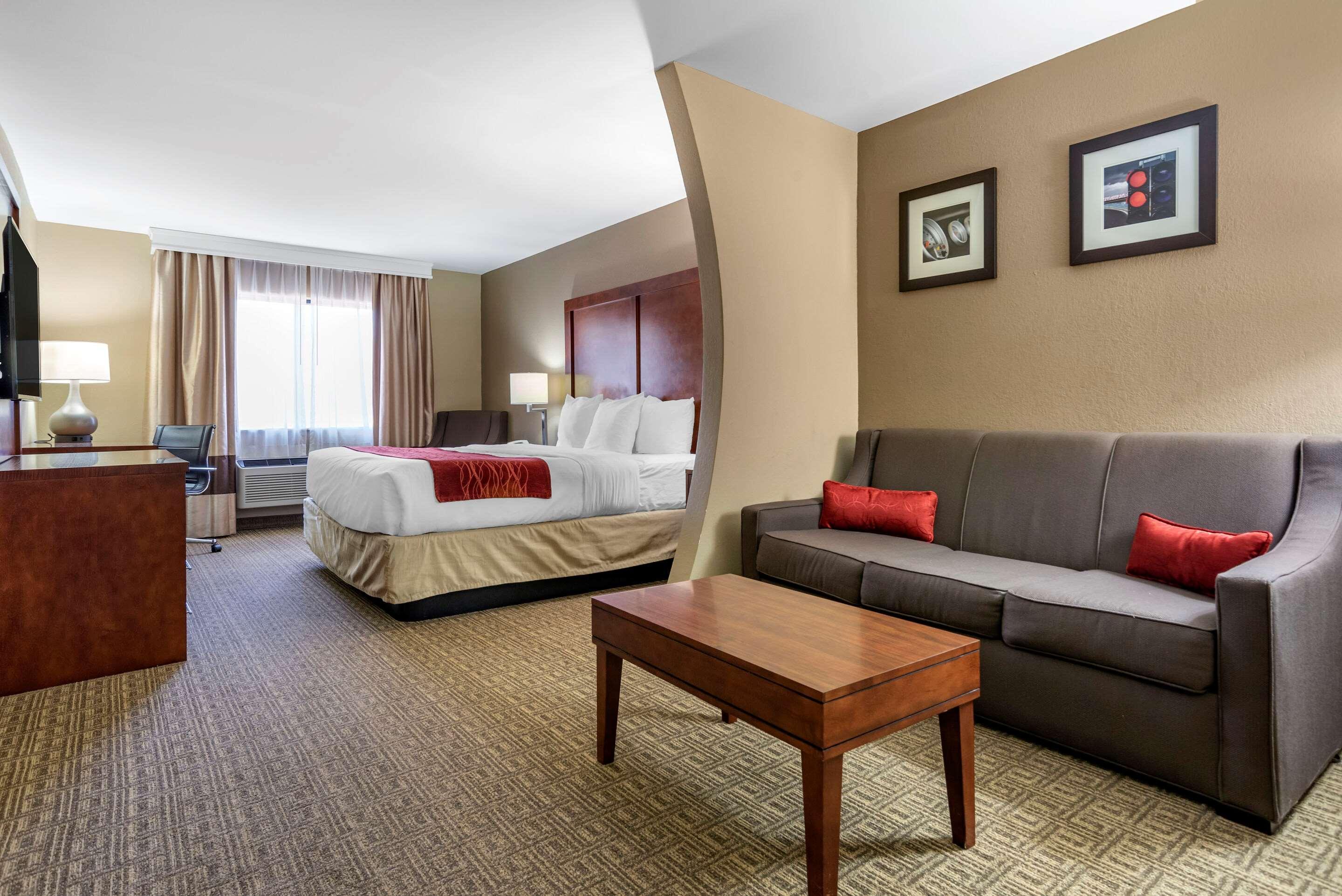 Comfort Inn & Suites Leeds I-20 Екстериор снимка