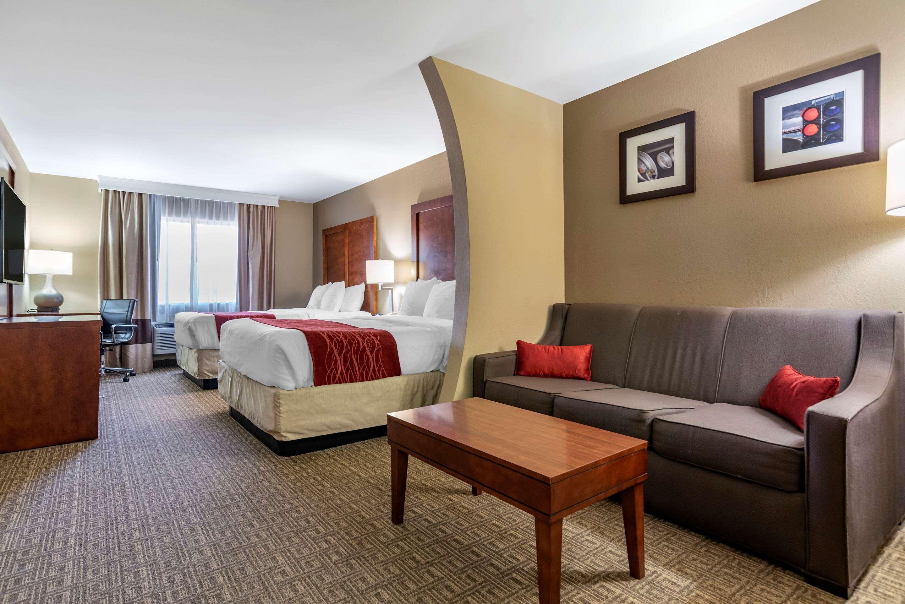 Comfort Inn & Suites Leeds I-20 Екстериор снимка