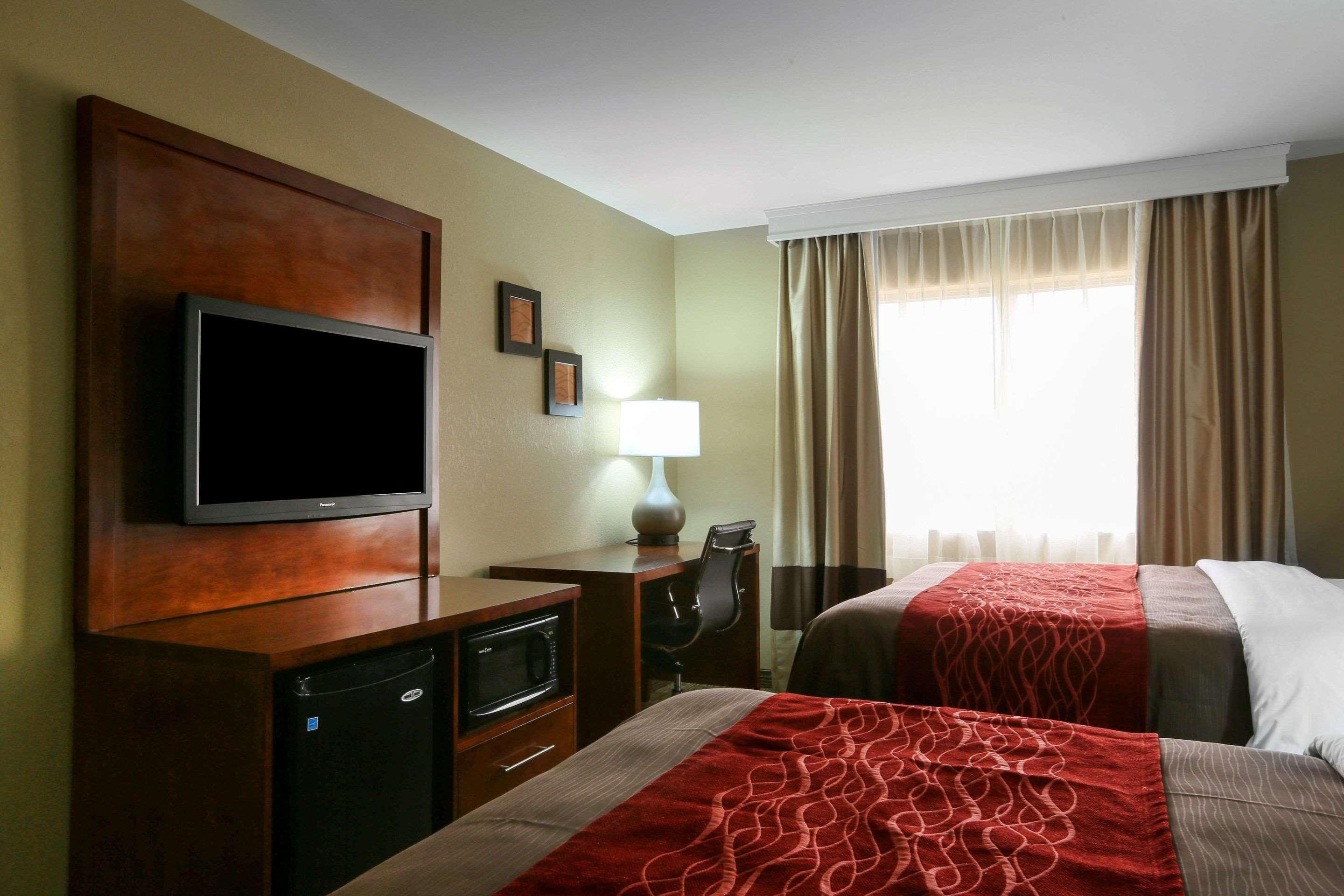 Comfort Inn & Suites Leeds I-20 Екстериор снимка