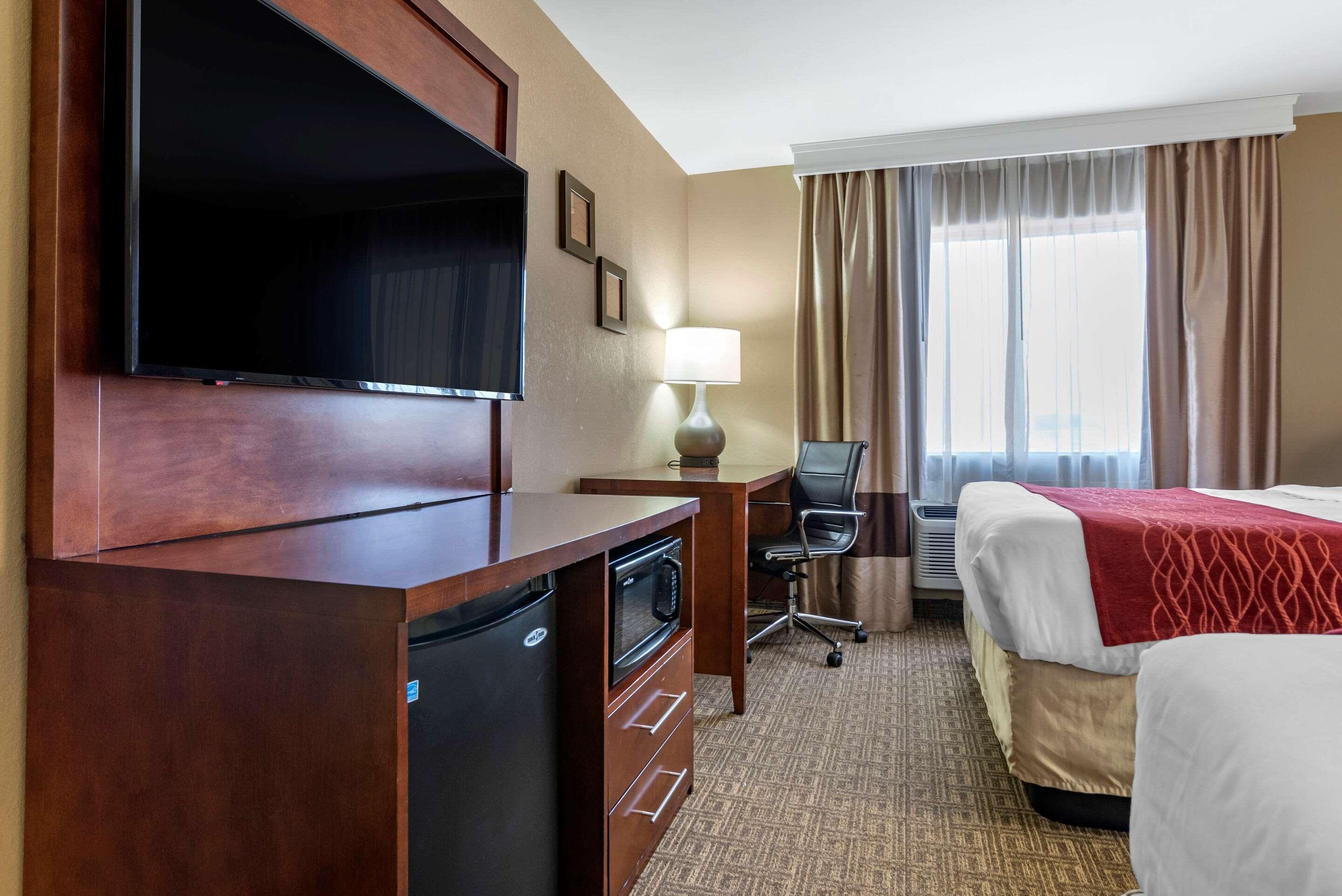 Comfort Inn & Suites Leeds I-20 Екстериор снимка