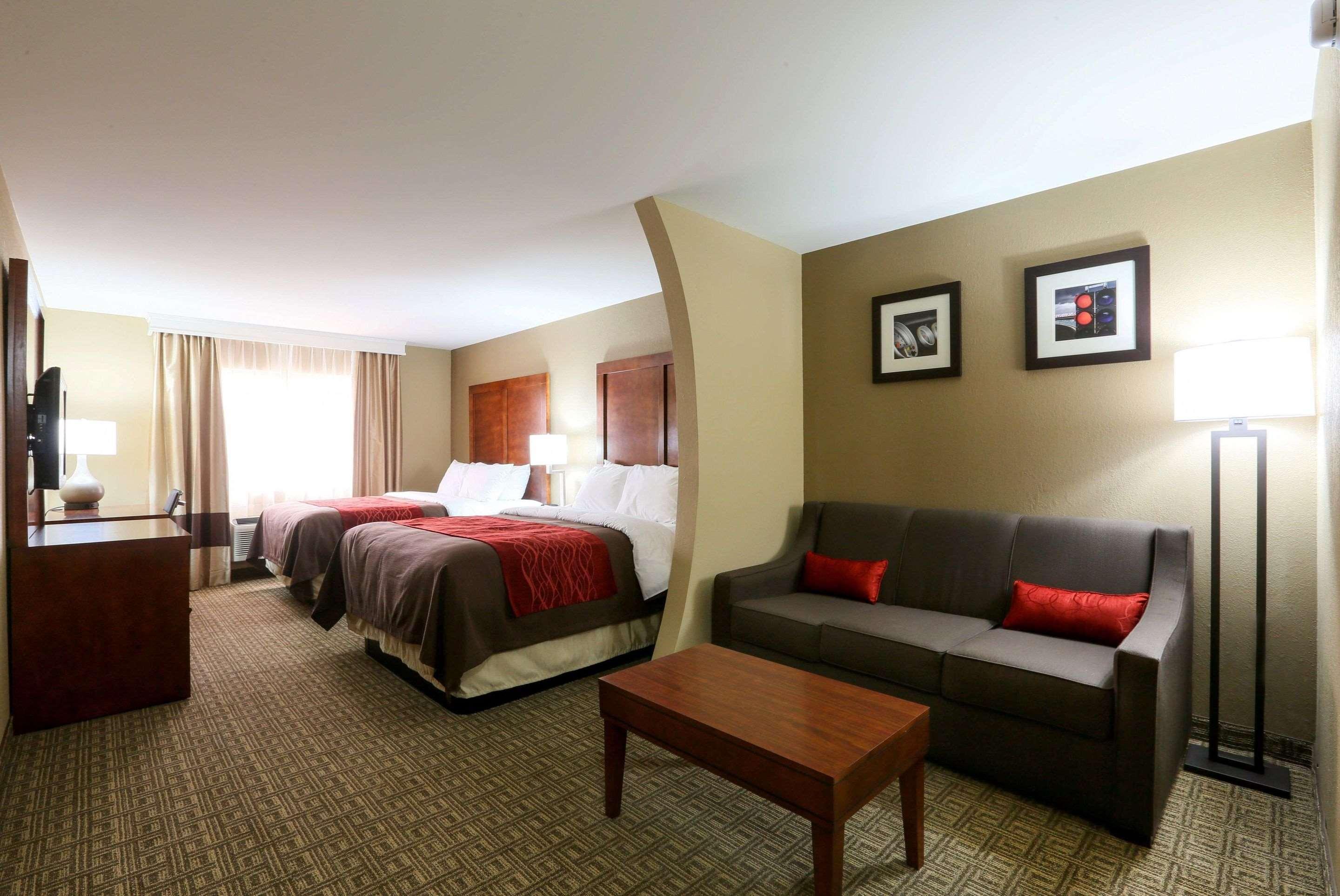 Comfort Inn & Suites Leeds I-20 Екстериор снимка