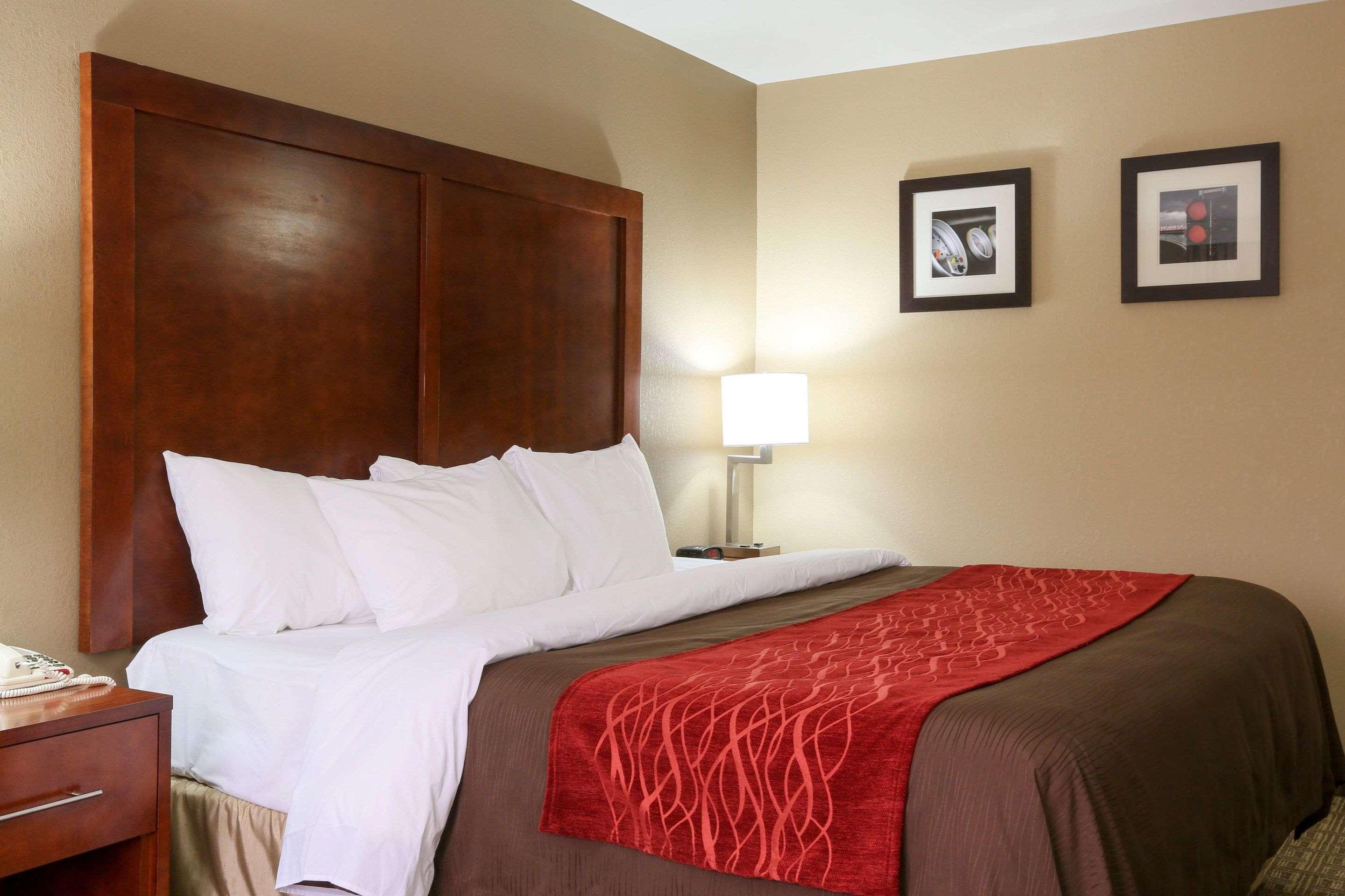 Comfort Inn & Suites Leeds I-20 Екстериор снимка