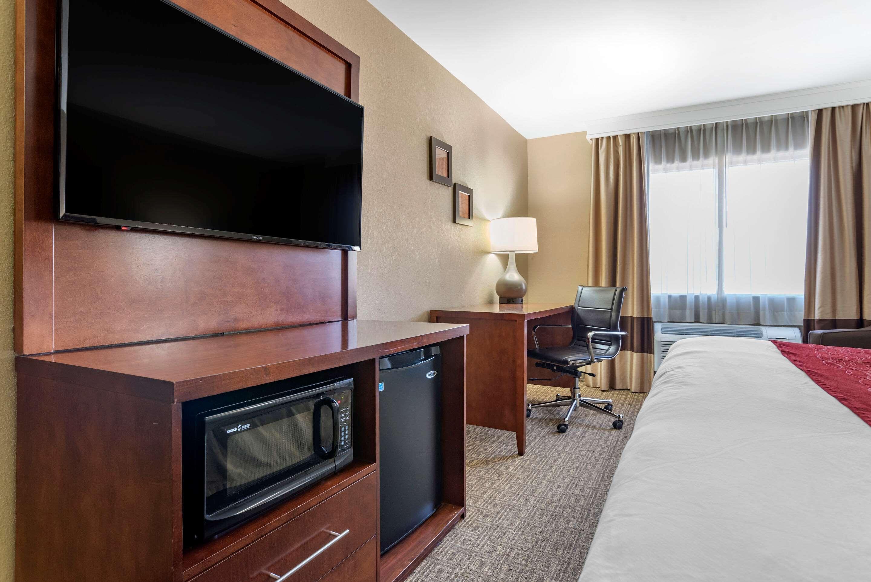 Comfort Inn & Suites Leeds I-20 Екстериор снимка