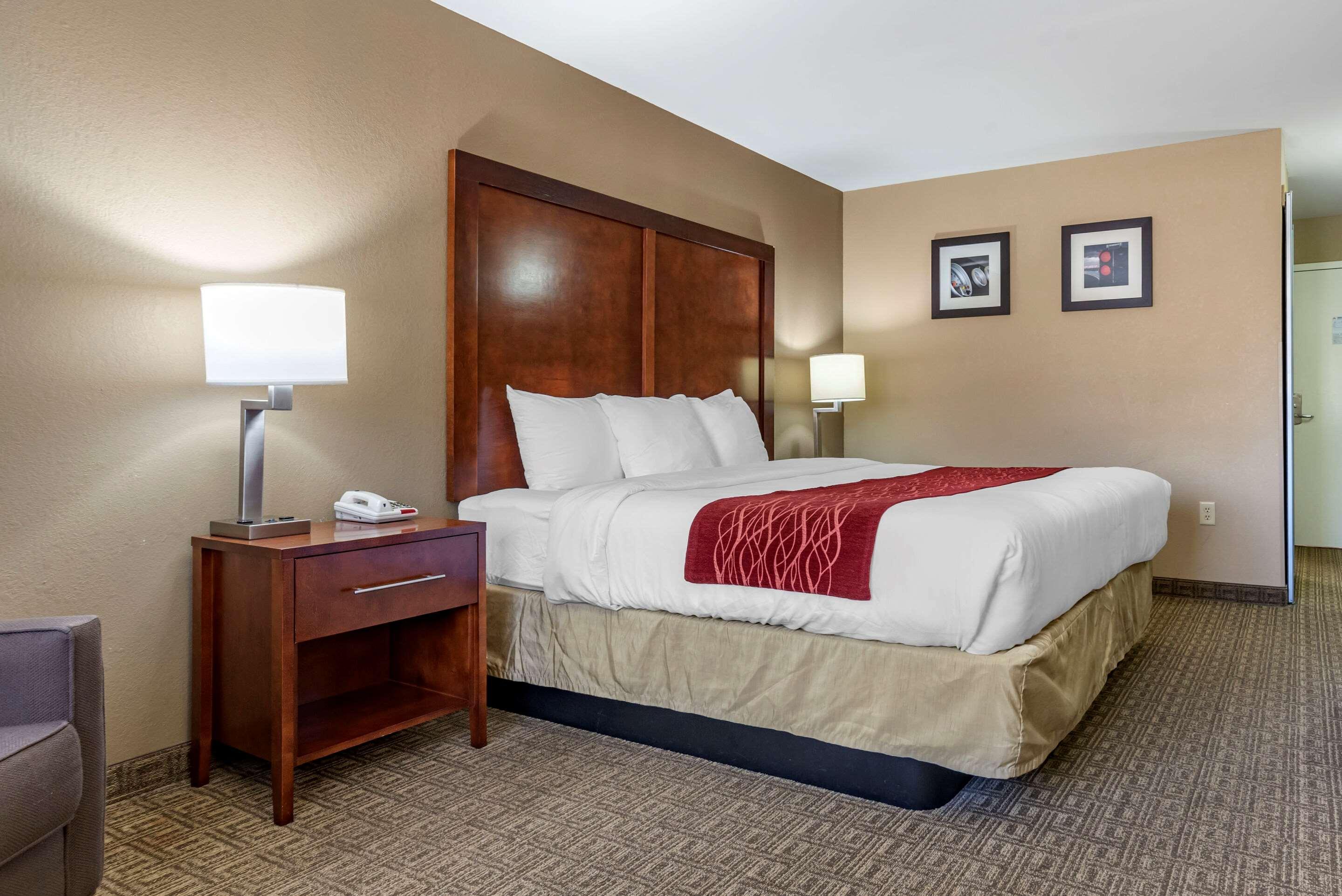 Comfort Inn & Suites Leeds I-20 Екстериор снимка