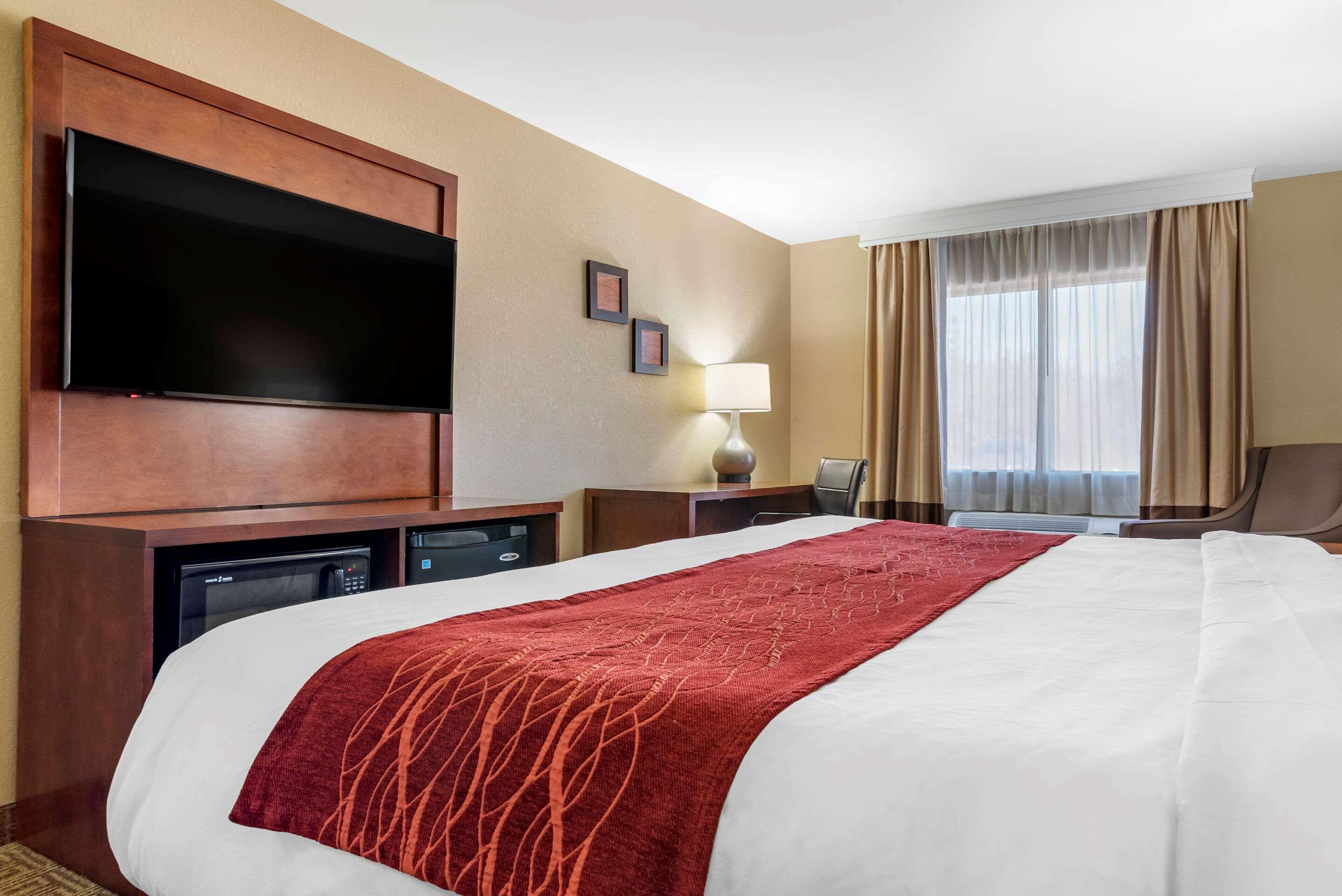 Comfort Inn & Suites Leeds I-20 Екстериор снимка