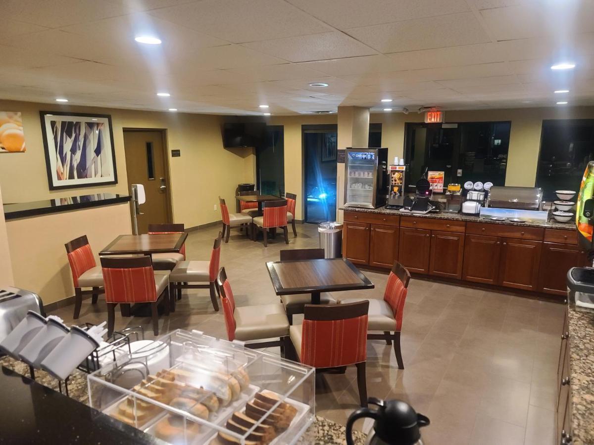 Comfort Inn & Suites Leeds I-20 Екстериор снимка