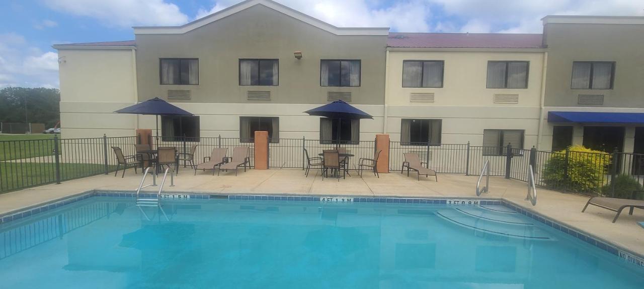 Comfort Inn & Suites Leeds I-20 Екстериор снимка