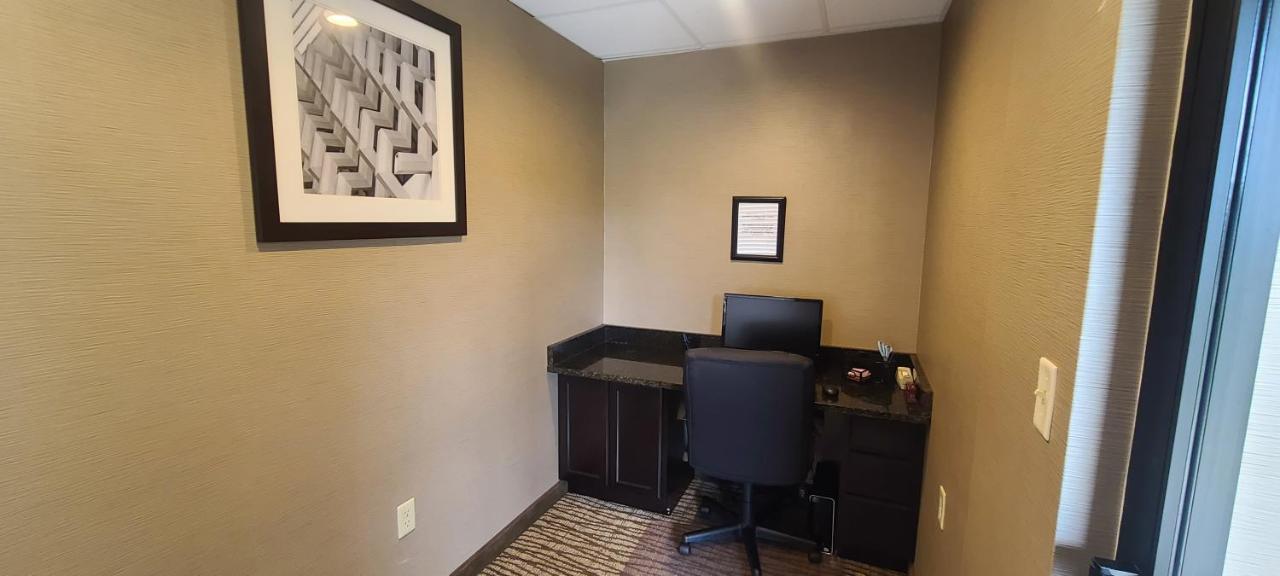 Comfort Inn & Suites Leeds I-20 Екстериор снимка