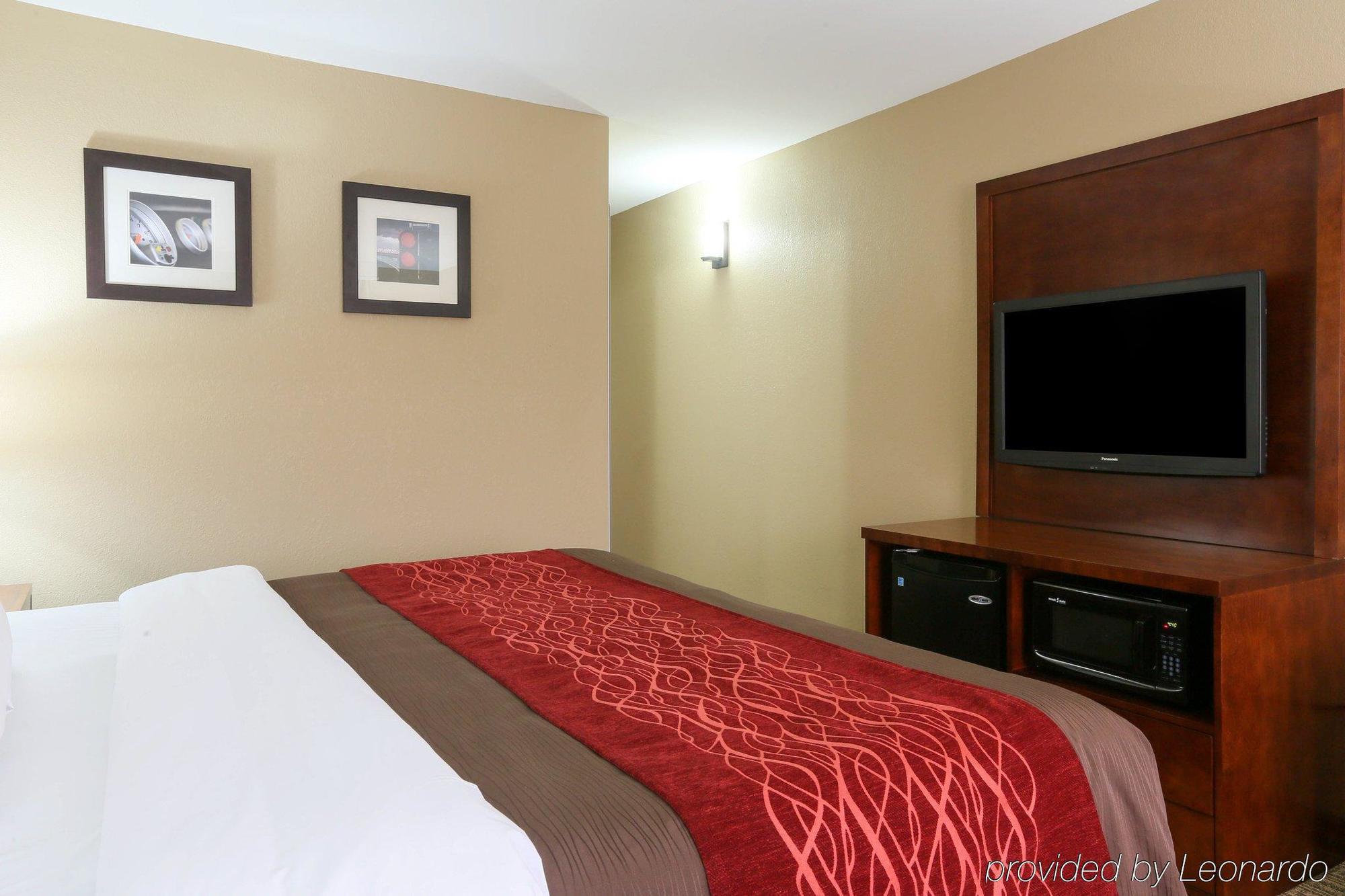 Comfort Inn & Suites Leeds I-20 Екстериор снимка