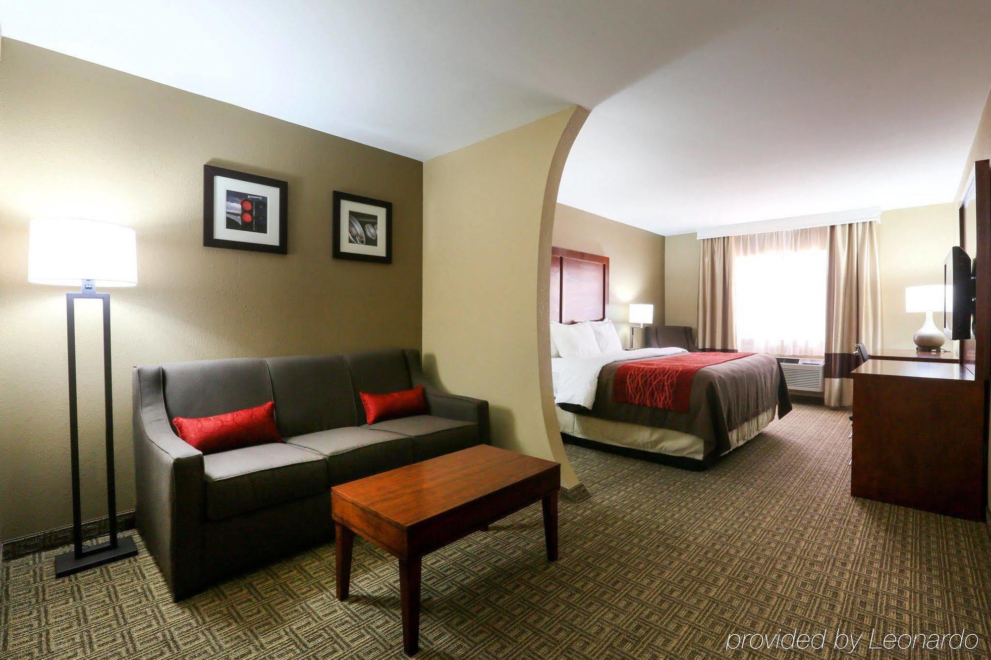 Comfort Inn & Suites Leeds I-20 Екстериор снимка